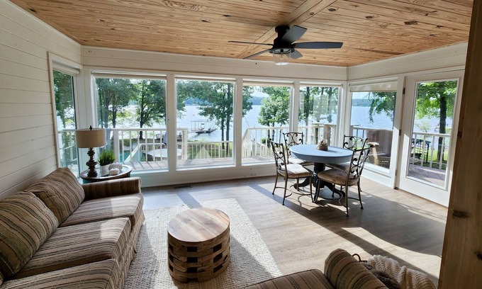 Crane Hill Cabaña | Beautiful lake Cottage, flat to water, Private Boat Launch/dock, perfect getaway