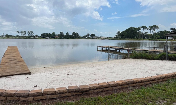 Highland Casa | Beautiful Lake Front Retreat.