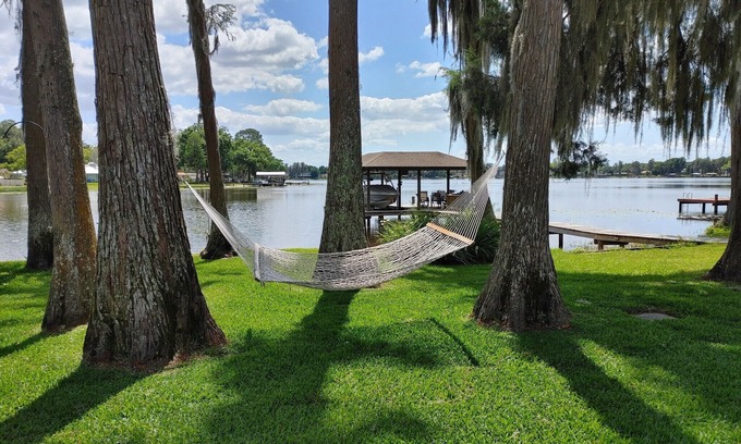 Lutz Casa | Hermosa casa frente al lago. Gran pesca de lubina.