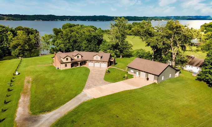 Dandridge Casa | Beautiful Lake Front Estate w/ Dock Sleeps 20+