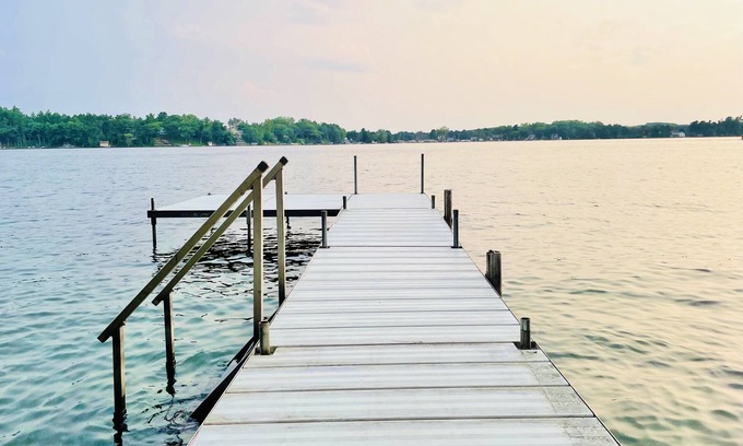 Wautoma Cabaña | Beautiful lake home, come swim!