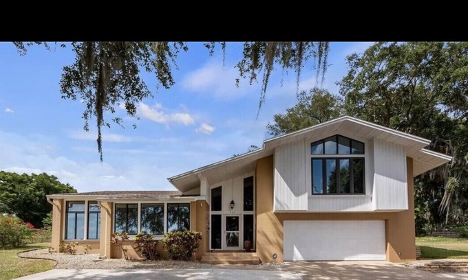 Clermont Casa | Beautiful lake home near Orlando