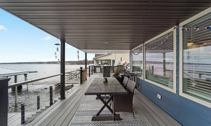 Town of Ledyard Cabaña | Beautiful lake house right on Cayuga Lake in Aurora NY
