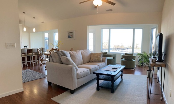 Oak Harbor Condominio | Beautiful Lake & Marsh View 2 Bed/2 Bath Condo at Green Cove with Dock and Pool!