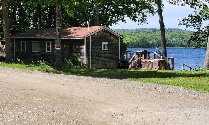 Bangor Cabaña | Beautiful lake side cottage