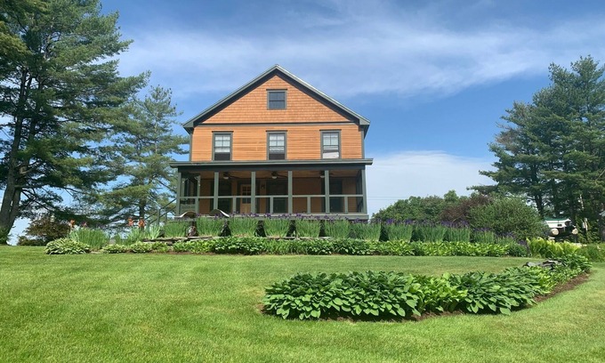 Wells Casa | Beautiful Lake-side home in Wells, VT