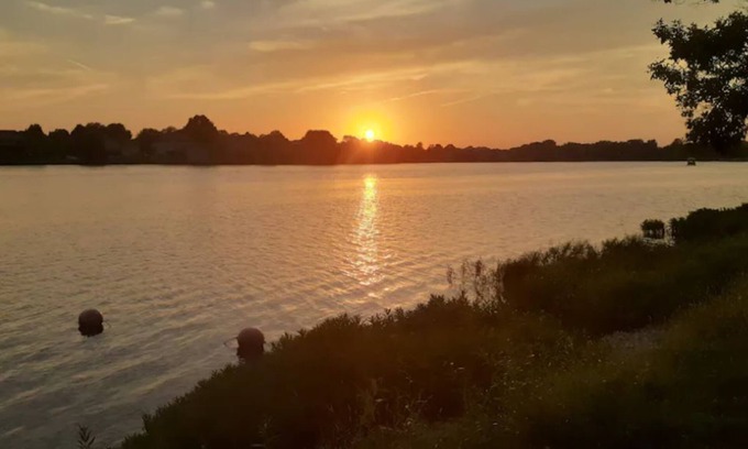 Lee's Summit Casa | Beautiful Lake View! Spacious3/2 Monthly Special!