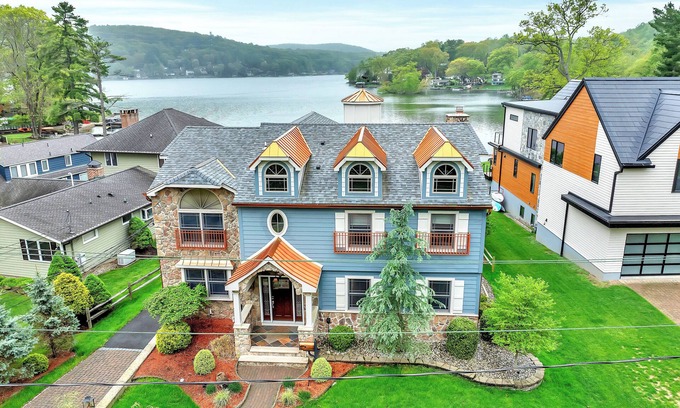 Lake Mohawk Casa | Beautiful lake views in this 4-bedroom house in Sparta