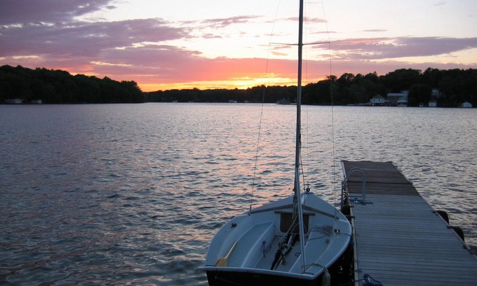 Lake Hopatcong Cabaña | Linda y acogedora casa de campo frente al lago con una gran cantidad de comodidades.