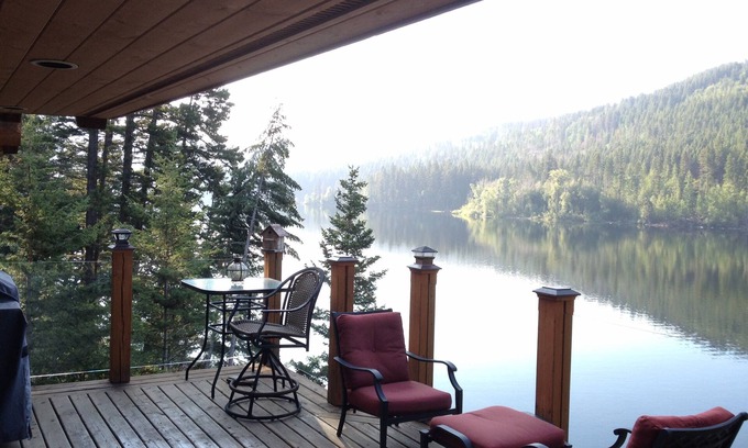 Kamloops Cabaña | Beautiful lakefront family home, only 15 minutes to Sun Peaks