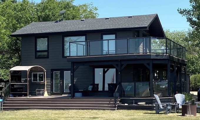 Saskatchewan Casa | Beautiful Lakefront Paradise on Last Mountain Lake