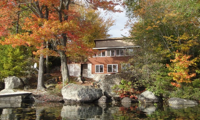 Lucerne-in-Maine Cabaña | Cottage Lakefront hermosa con vistas a la montaña