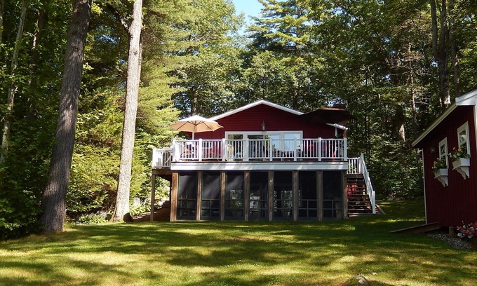 Raymond Casa | Beautiful Lakefront Escape - Book Your Fall Foliage GetAway!