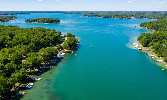 Richland Casa | Beautiful Lakefront Gull Lake Home w/ Private Beach and Dock