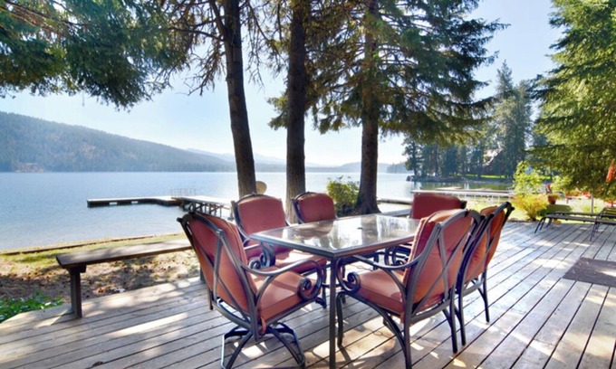 McCall Casa | Hermosa casa frente al lago en North Beach con muelle privado