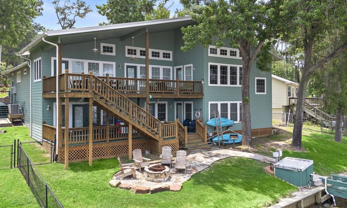 Onalaska Casa | Stunning Lakefront Getaway with Boat Slip