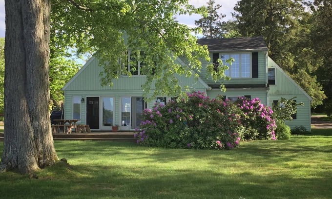 Chautauqua Casa | Hermosa vista al lago!