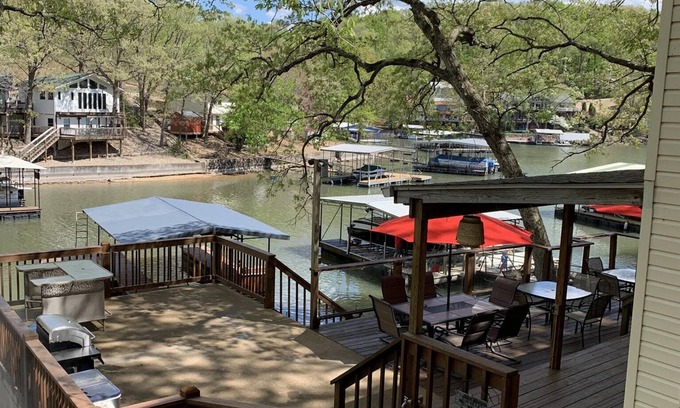 Rocky Mount Casa | Hermosa casa frente al lago en Quiet Cove, cerca del Strip