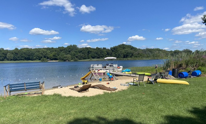 South Bend Casa | Beautiful Lakehouse best view of Lake and beautiful pavilion 10 min from ND