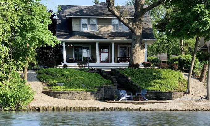 Asbury Park Casa | Hermosa casa junto al lago 3BR en Asbury. ¡Disfruta del lago y la playa! Permiso STR 2019-0057