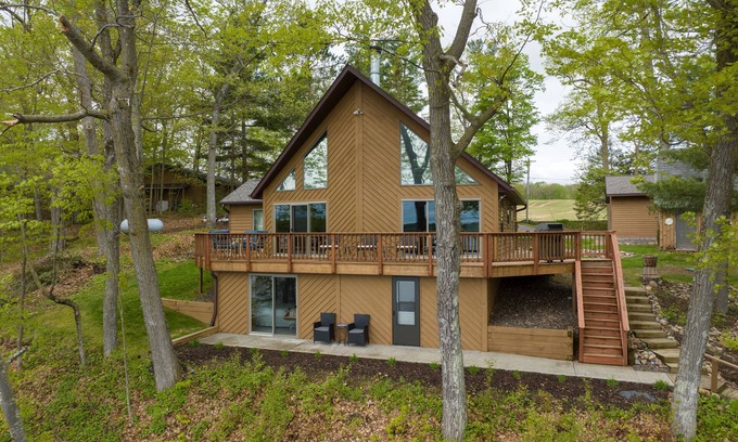 Brill Cabina | Beautiful Lakeside Cabin on Long Lake