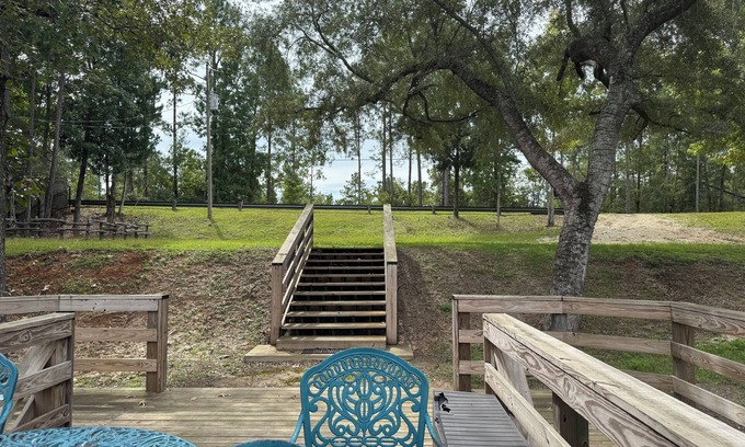 Bristol Alquiler De RV | Beautiful Lakeside campground with full hookups for 30 and 50 amp campers.