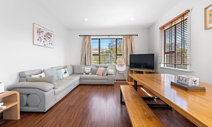 Kawaha Point Casa | Beautiful lakeview & 6 bedrooms & 3 bathrooms & Renovated & Close to Rotorua CBD