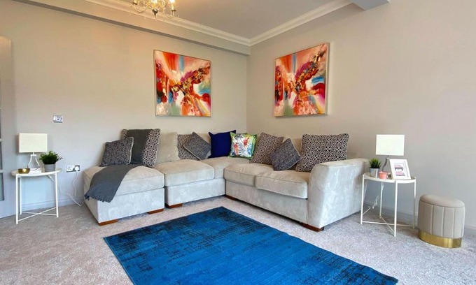 Westbourne Casa | Beautiful Large 4 bedroom House - 5 Minute Walk to the Best Beach! - Great Location - Garden - Parking - Fast WiFi - Smart TV - Newly decorated - sleeps up to 10! Close to Bournemouth & Poole & Sandbanks