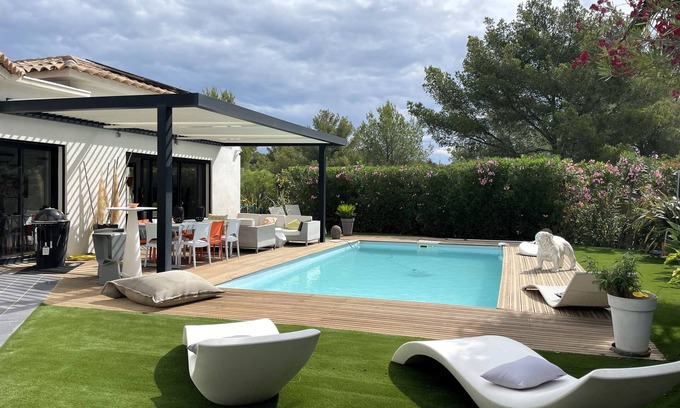 Bandol Villa | CHALET CONTEMPORÁNEO DE ALTA PARED EN LOS PINS.