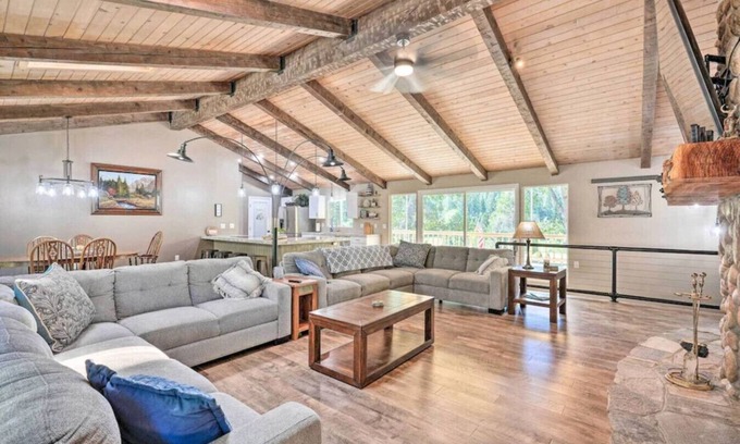 Glencoe Cabina | Beautiful Large close to Skiing / Wine Tasting!