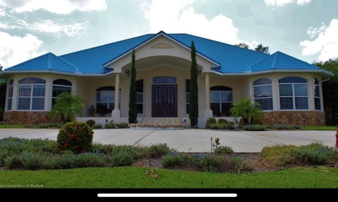 Sebring Casa | Beautiful large home on Lake Jackson