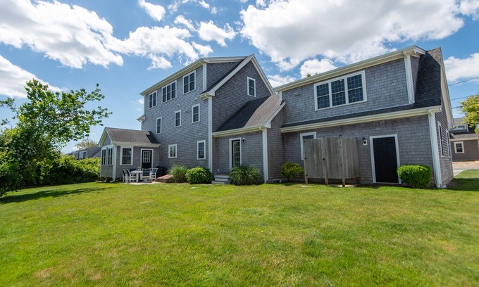 Sandwich Casa | Beautiful large home with ocean views and 5 minute walk to beach!