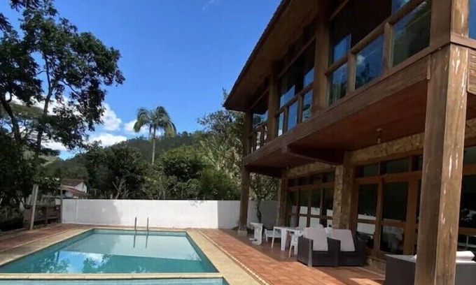 Nova Friburgo Cabaña | Beautiful large house, with swimming pool and garden, in the middle of the exuberant nature of the Serra!