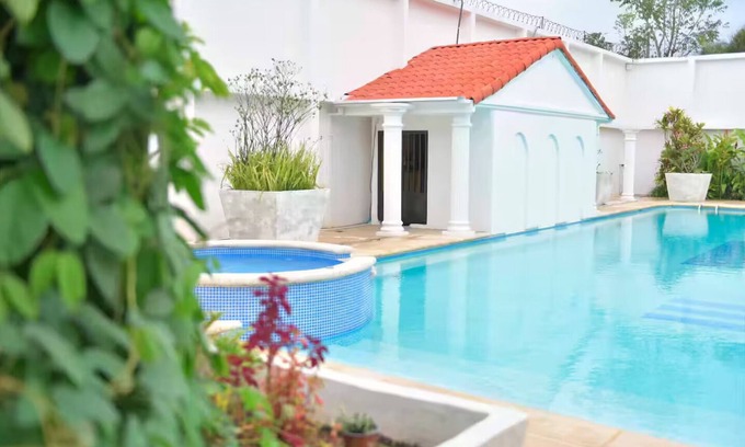 Ciudad Cariari Casa | Beautiful large palace with huge private pool less than 10min from the airport