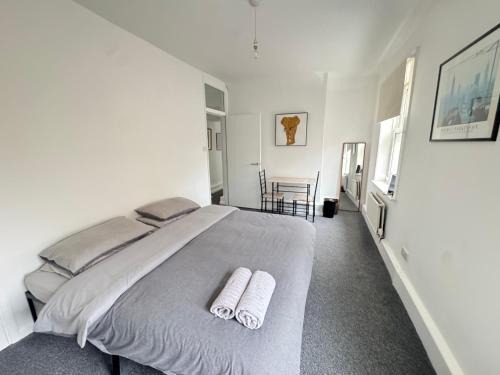 St Luke's Casa | Beautiful Large Room in Central London