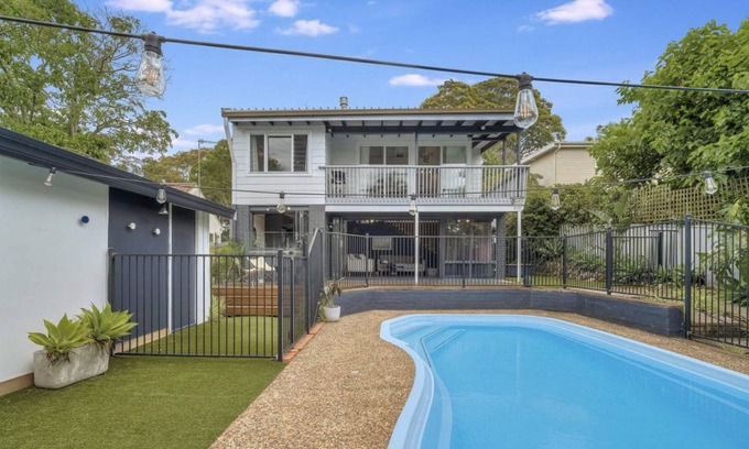Charlestown Casa | Beautiful, leafy 3 bed/3 bath Newcastle home with pool