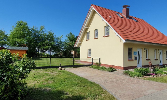 Fuhlendorf Casa | Beautiful location with a view of the bay, DHH, garden, near swimming area, pets are welcome!