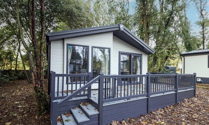Corton Cabina | Beautiful lodge sleeps 6 at Azure Seas Holiday Village in Suffolk ref 32218OG