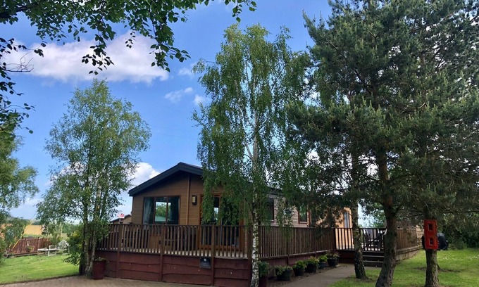 Warkworth Cabina | Beautiful lodge with hot tub in the heart of the Northumberland countryside