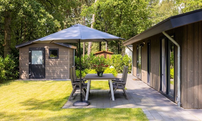 Oirschot Casa | Beautiful lodge with a nice terrace in Brabant