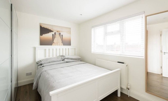 Fryent Apartamento | Beautiful Loft Studio