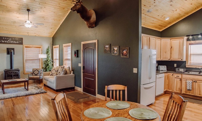 Montrose Cabina | Beautiful log cabin 7 miles from Black Canyon National Park