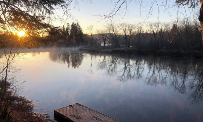 Jackman Cabina | Beautiful Log Cabin on Moose River in Jackman ME
