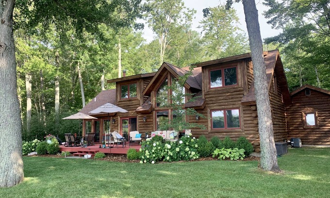 Interlochen Cabina | Hermosa cabaña en el tranquilo lago Bass
