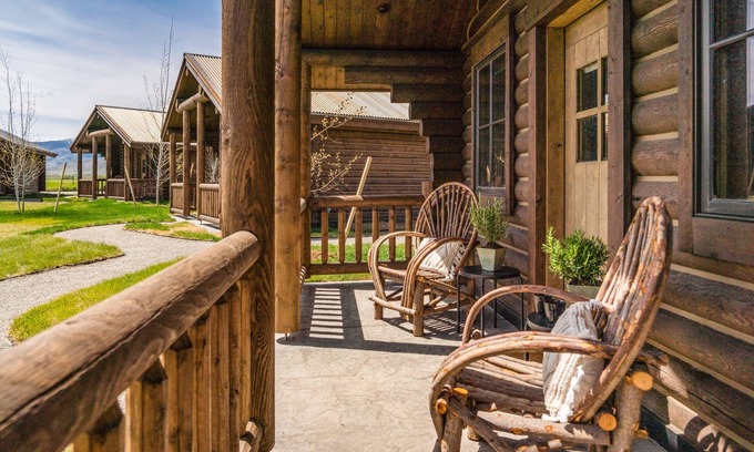 Livingston Cabina | Beautiful Log Cabin in Paradise Valley, Montana
