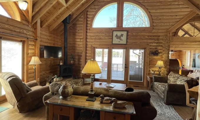 Hollands Landing Casa | Beautiful Log Cabin on Lake Murray