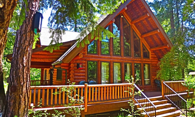 Peshastin Cabina | Hermosa Log Home ubicado en el bosque adyacente a Ingalls Creek.