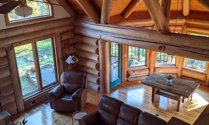 Delaware Cabina | Beautiful log home on the Olentangy River