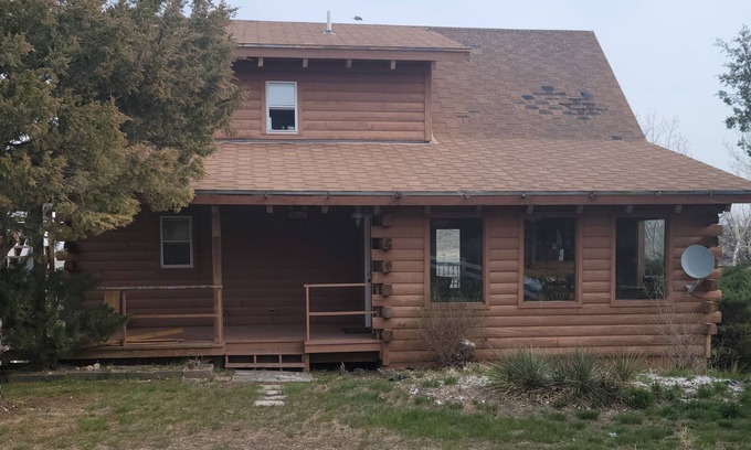 Jackson County Cama Y Desayuno | Beautiful log home with a great view of the badlands national park.