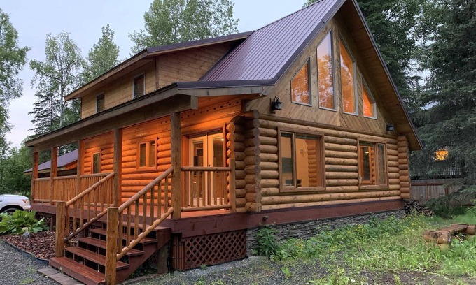 Soldotna Casa | Beautiful Log Home with Access to the Kenai River